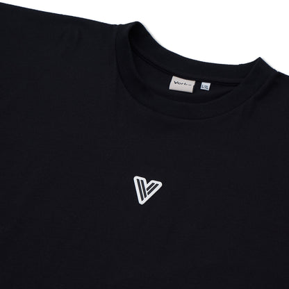 Close-up of the VERBO Noir tank neckline with brand tag and high-quality white patch V logo detail.